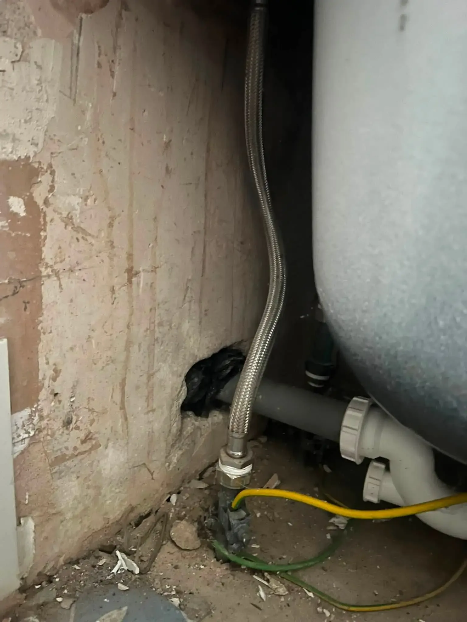 Water heater pressure gauge reading during repair service in Killeen TX